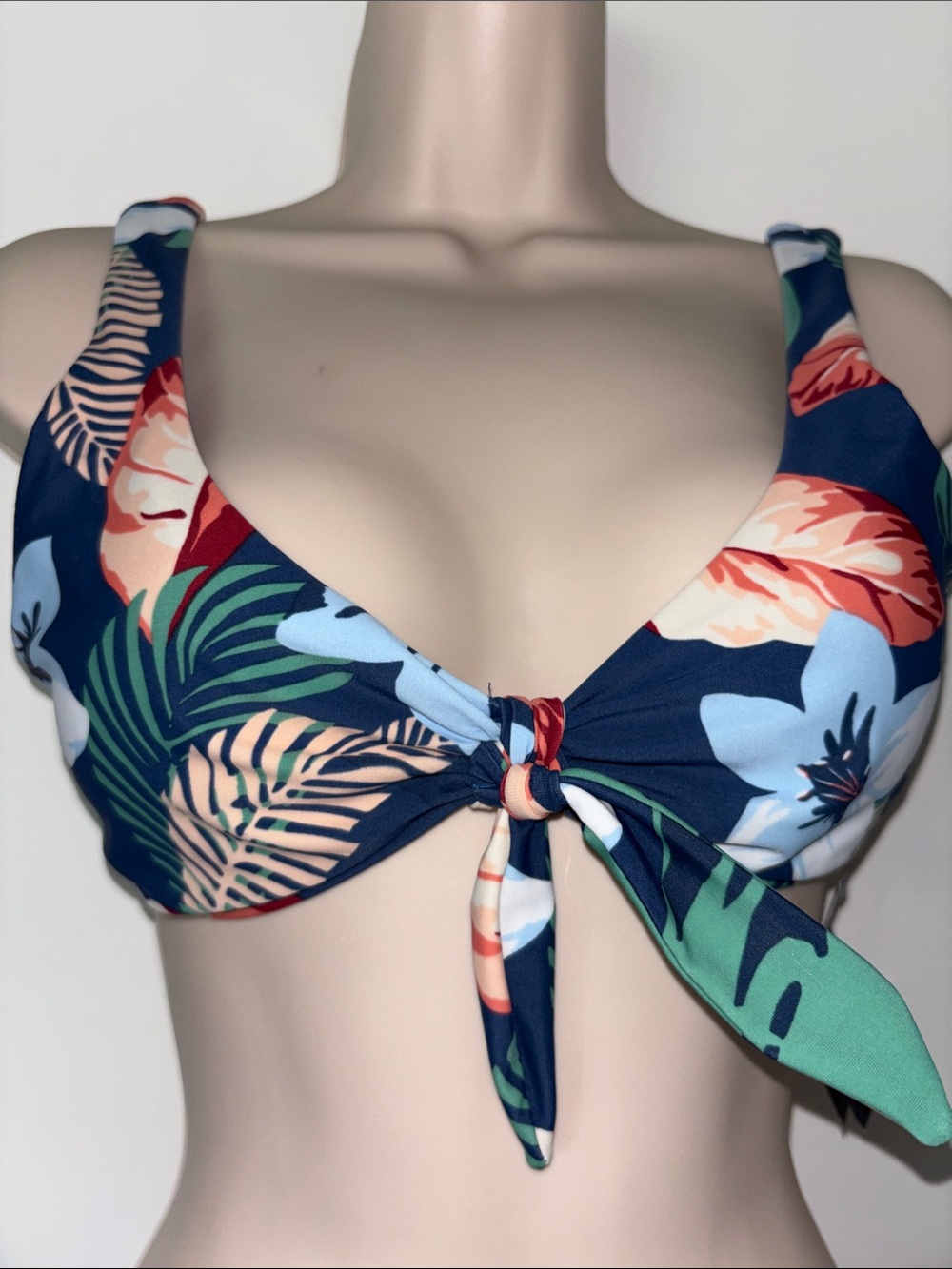 π3 for $25π NEW Hollister Swim tropical print bikini top